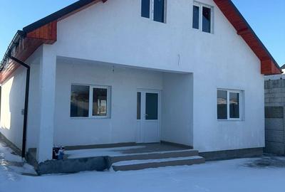 Casă cu 4 camere în Lumina - 1