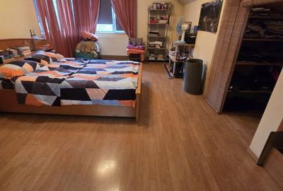 Casă cu 5 camere cu Teren 1800 Mp în Central - 4