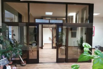 Spațiu comercial, de 93 mp, în Unirea - 3