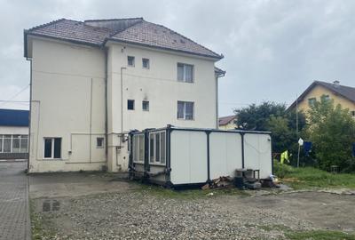 Casa cu 9 camere fiecare cu baie proprie - 2