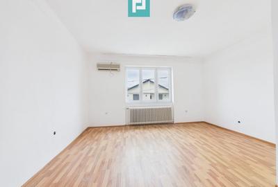 Casă individuală cu 12 camere cu Canalizare în Băile 1 Mai - 28