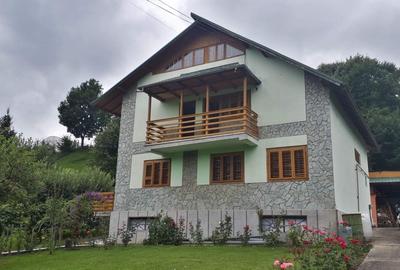 Casă individuală cu 6 camere în Central