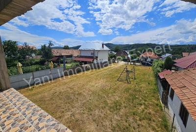 Casă cu 5 camere cu Teren 2351 Mp în Central - 6