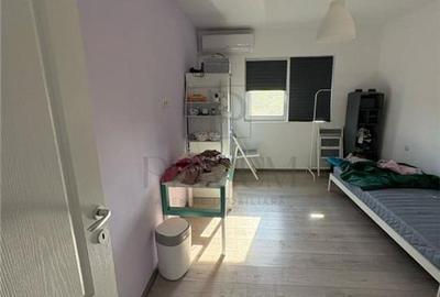 Duplex zona excelenta - mobilat - utilat - panouri solare - suprafete generoase - 14