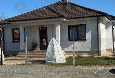 Casă individuală cu 4 camere cu Canalizare în Lazuri - 2