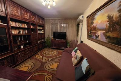 Apartament cu 3 camere decomandat în Dristor