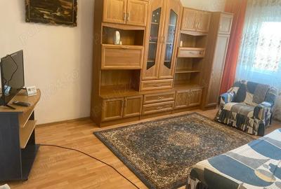 Inchiriez apartament cu 2 camere, decomandat, - 1