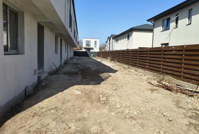 Casă cu 4 camere cu Canalizare în Central - 3