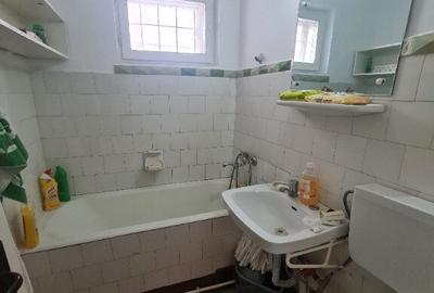 Apartament cu 3 camere decomandat în Obor