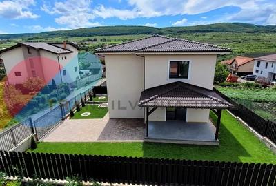 Duplex cu 4 camere cu Canalizare în Chinteni - 2