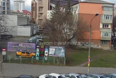 Apartament trei camere etaj 2 nemobilat 9 Mai vis - a - vis de Sportiv - 10