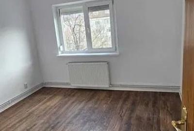 Apartament cu 3 camere decomandat, mobilat în Nicolina