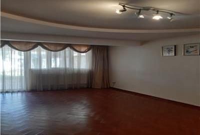 Casă cu 4 camere cu Canalizare în Pipera