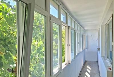 Apartament cu 3 camere semidecomandat în Crângași