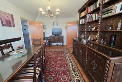 Apartament cu 3 camere semidecomandat, mobilat în Dristor