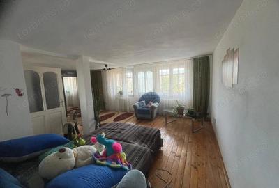 Casă cu 7 camere cu Teren 280 Mp în Periferie - 1