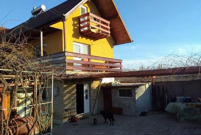 Casă cu 10 camere cu Teren 300 Mp în Central - 2