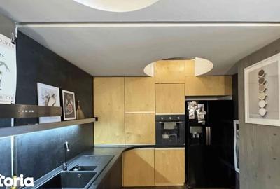 Apartament cu 3 camere, mobilat în Central
