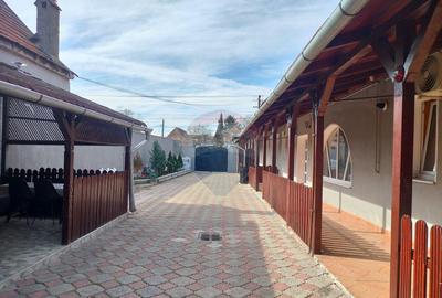 Casa cu 7 camere spa?ioase ideala pentru doua familii - 4