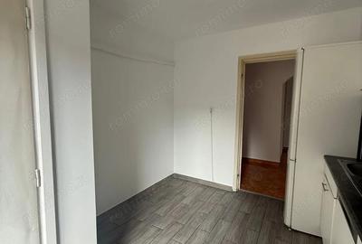 Apartament cu 3 camere decomandat în Soarelui - 14