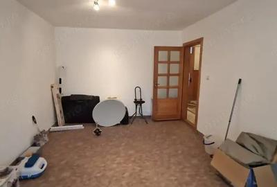 Apartament cu 4 camere decomandat în Micro IV - 6