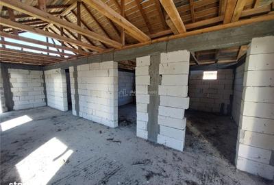 Casă cu 3 camere cu Teren 860 Mp în Galbenu - 1