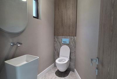 Casă cu 4 camere în Școlilor - 1