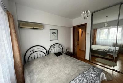 Apartament cu 3 camere decomandat în Victoriei