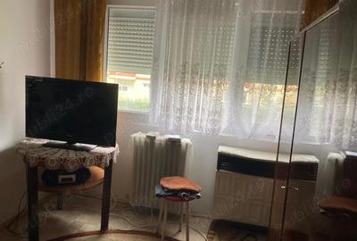 Etaj 1 proprietar .2 camere resita - 2