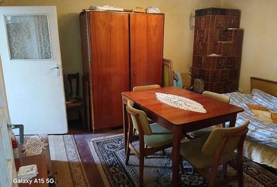 Casă cu 3 camere cu Teren 1400 Mp în Central - 1