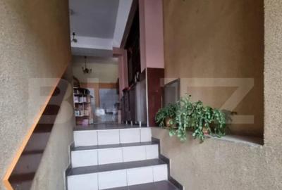 Casă cu 7 camere cu Teren 550 Mp în Cetate - 2