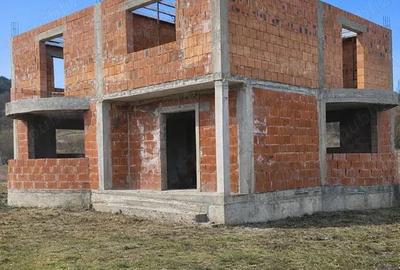 Casă cu 3 camere cu Teren 1700 Mp în Central - 3