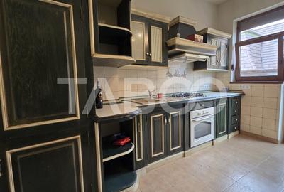Apartament cu 3 camere semidecomandat, mobilat în Central - 11