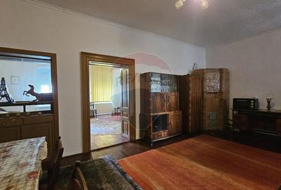 Casă cu 7 camere cu Teren 1025 Mp în Sânpetru - 11