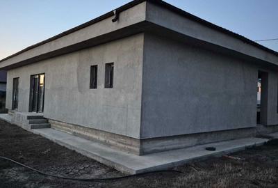 Casă cu 3 camere în Berceni - 1