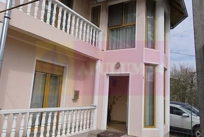 Casă cu 3 camere în Central