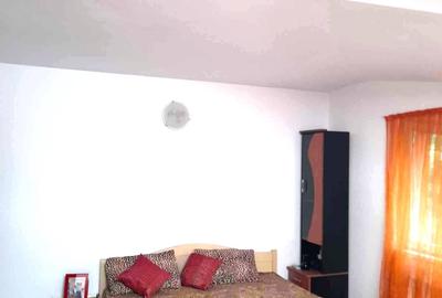 Apartament cu 3 camere decomandat în Plopilor