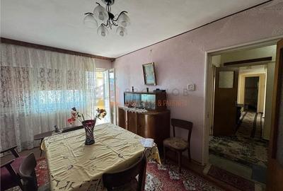 Apartament cu 3 camere decomandat, mobilat în Unirii Sud