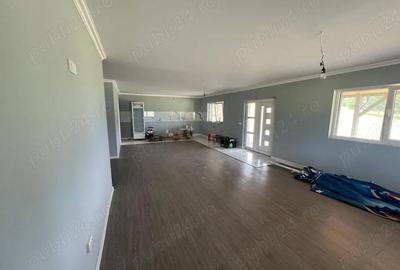 Casă cu Teren 7000 Mp în Central - 2