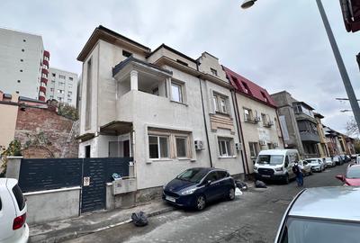 Jumatate din vila interbelica in zona Piata 1 Mai - 3