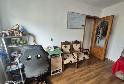 Apartament cu 3 camere decomandat în Dărmănești - 12