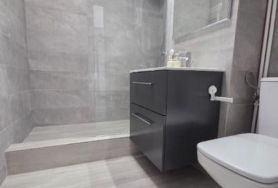 Apartament cu 2 camere decomandat în P-ța Victoriei