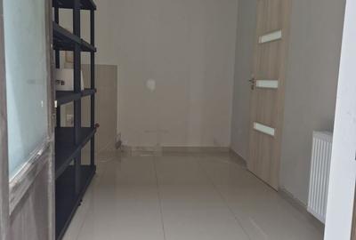 Spațiu comercial, de 51 mp, în Central - 4