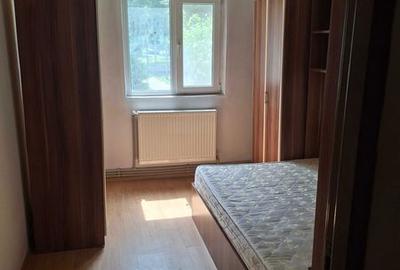 Apartament cu 3 camere semidecomandat în Central - 1