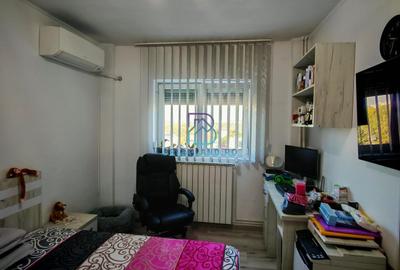 Doamna Ghica, bloc 2002, etaj 3/4, decomandat, doua bai - 9