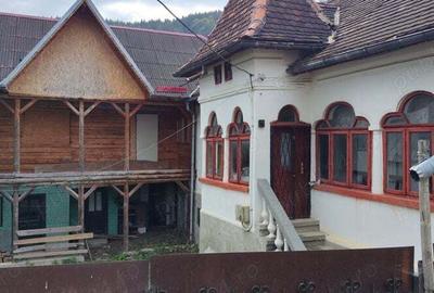 Vand gospodarie compusa din doua cladiri ?i 570 m.p. teren intravilan in comuna Rucar jude?ul Arge? - 1