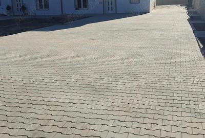 Casă cu 5 camere cu Teren 1100 Mp în Central - 1