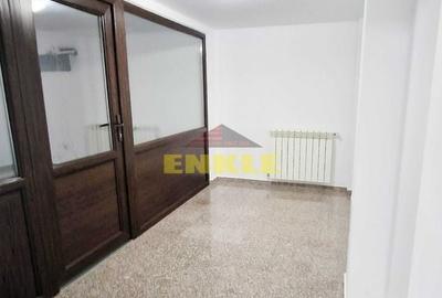 Birou, de 47 mp, în Central - 3