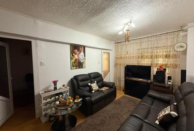 Apartament cu 2 camere transformat in 3,etaj 3, zona Ulpia - 11