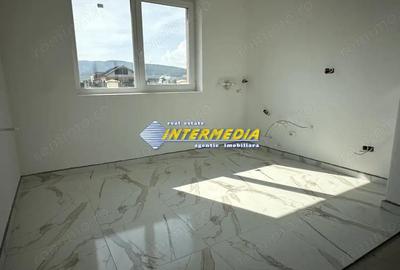 Casă cu 4 camere cu Teren 504 Mp în Micești - 1